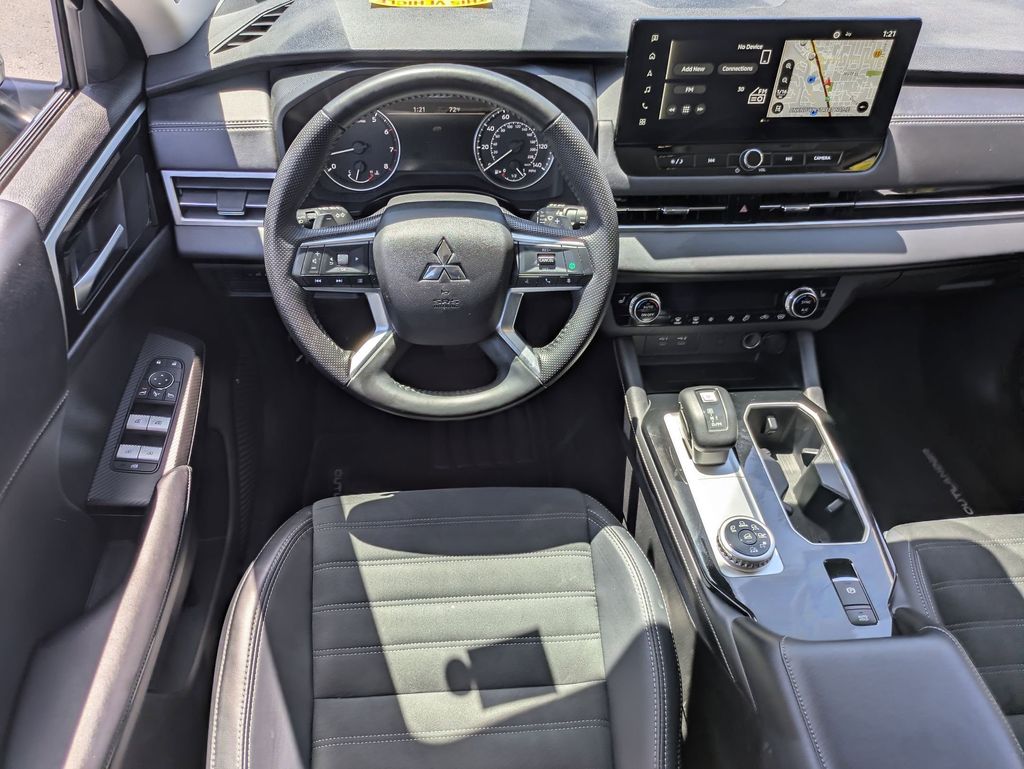 Thumbnail: 2025 Mitsubishi Outlander - 26