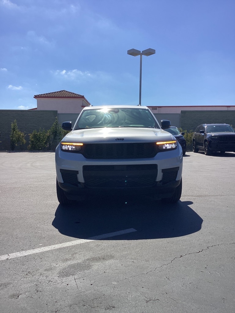 Thumbnail: 2024 Jeep Grand Cherokee L - 8