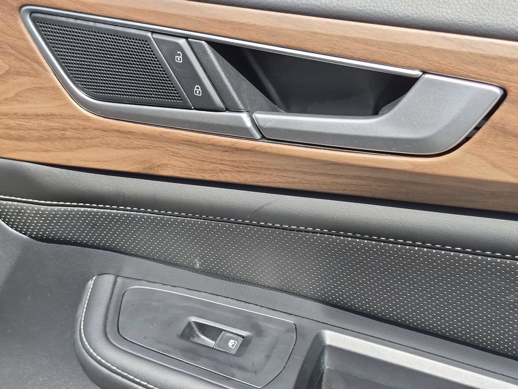 2025 Volkswagen Atlas SE w/Tech - Photo 34
