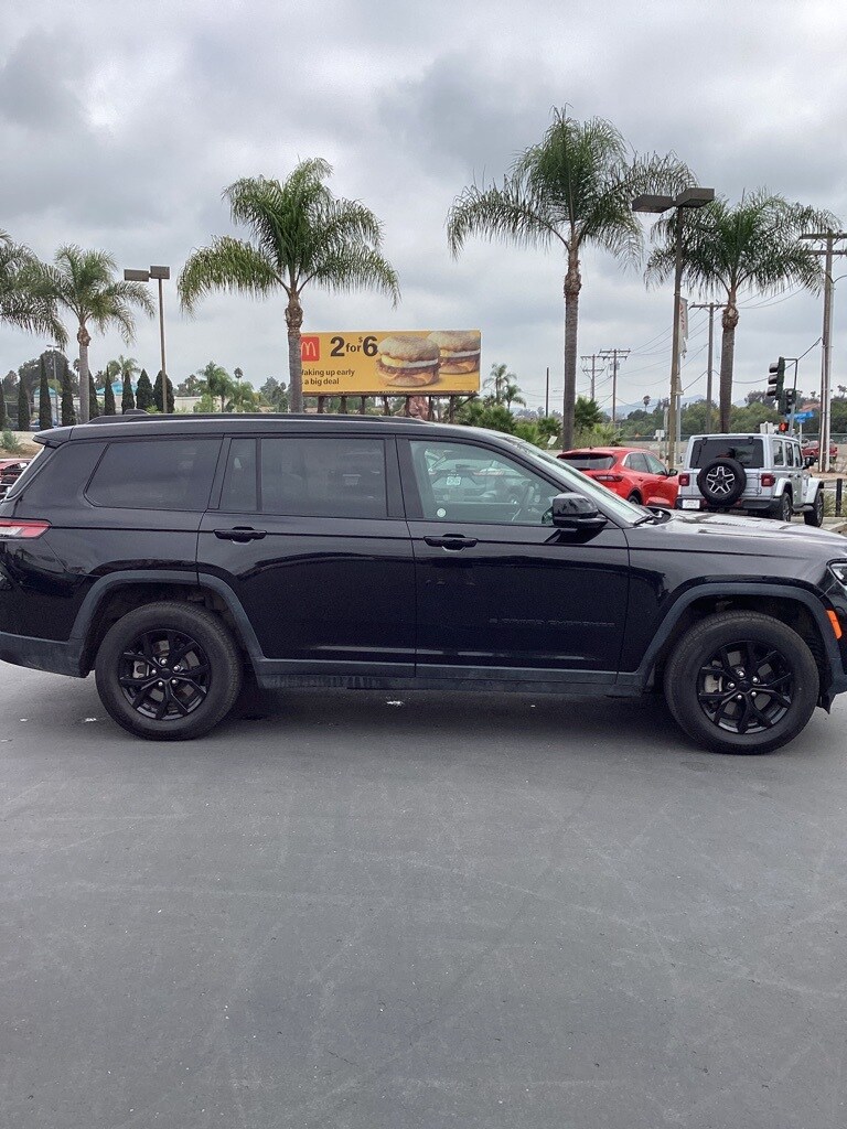 2024 Jeep Grand Cherokee Laredo photo 2