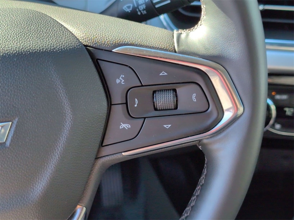 Thumbnail: 2025 Chevrolet Trax - 21