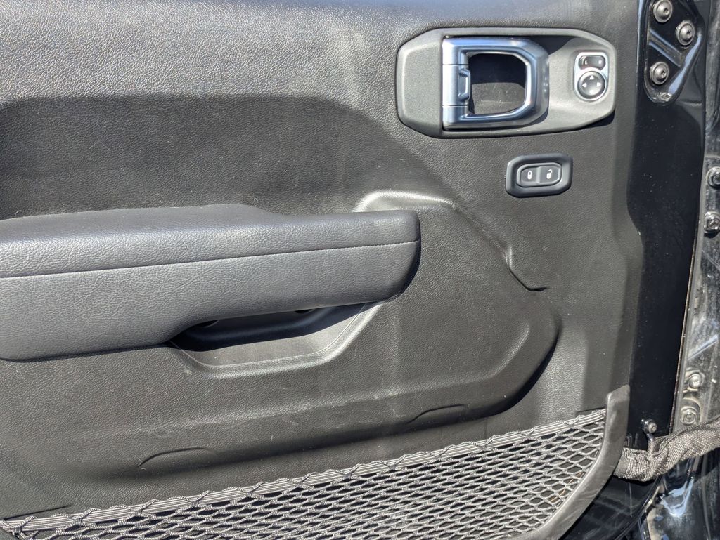 Thumbnail: 2025 Jeep Wrangler - 15