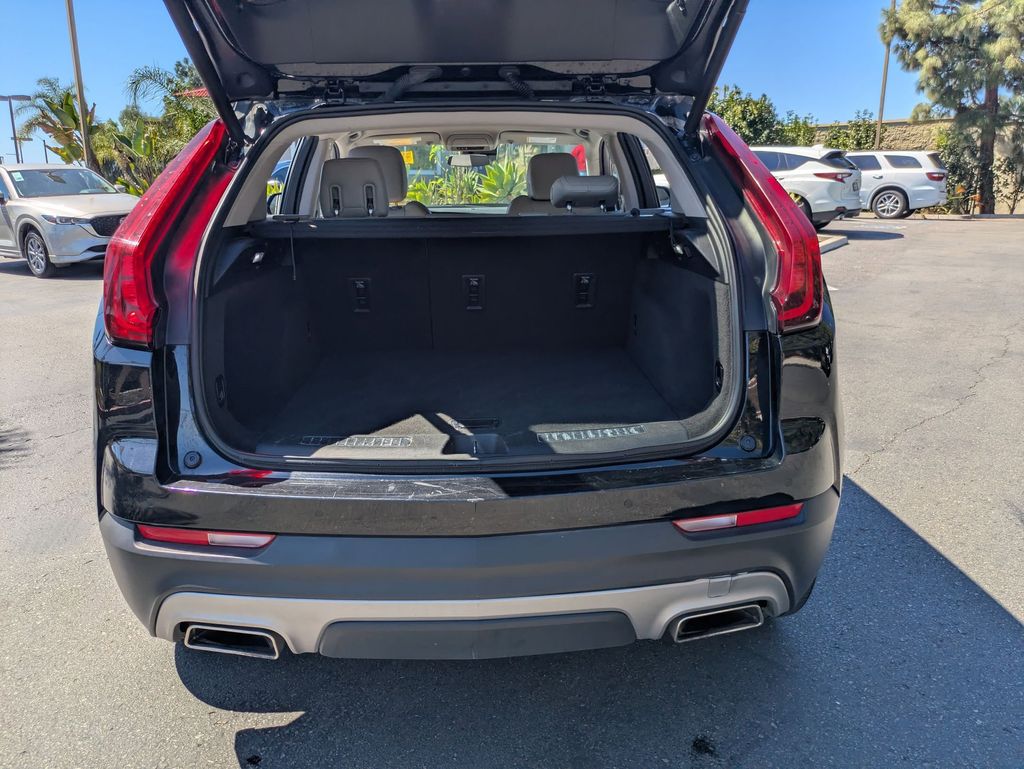 Thumbnail: 2023 Cadillac XT4 - 31