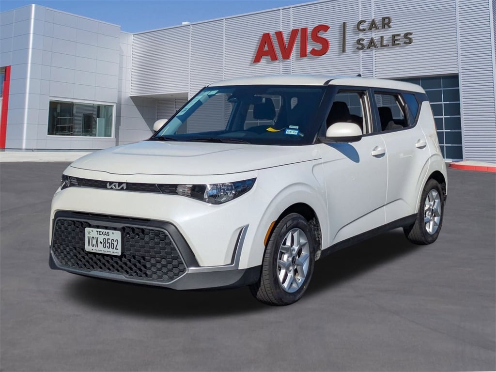 2024 Kia Soul LX's photo