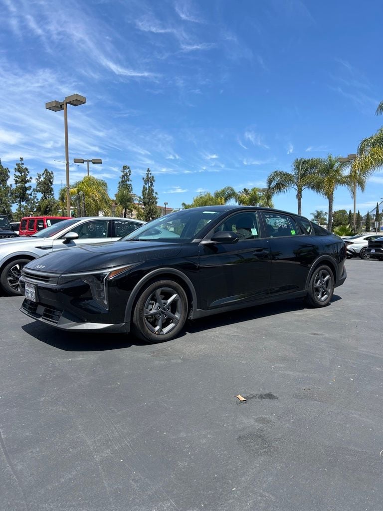 2025 Kia K4 LXS AT's photo