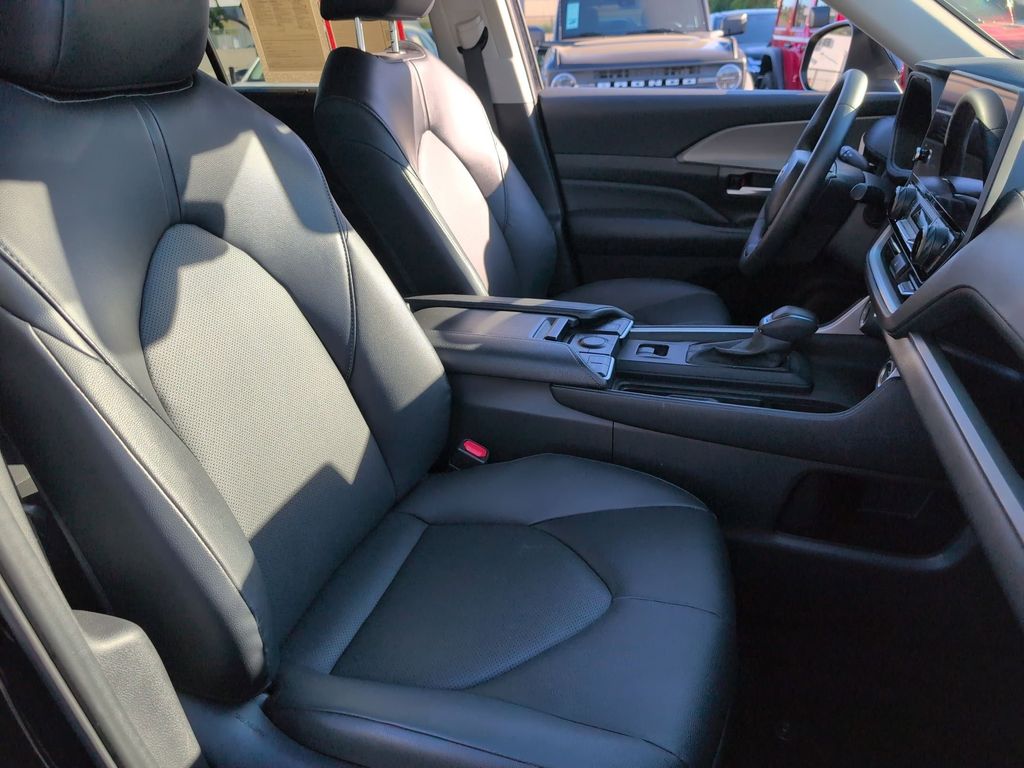 Thumbnail: 2025 Toyota Grand Highlander - 32