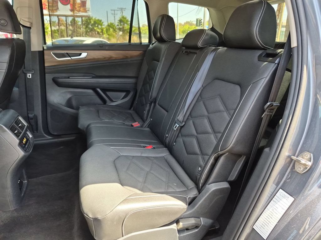 2025 Volkswagen Atlas SE w/Tech - Photo 28