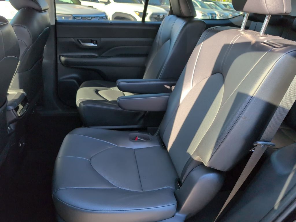 Thumbnail: 2025 Toyota Grand Highlander - 28