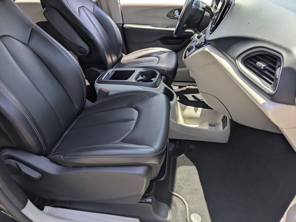 Thumbnail: 2023 Chrysler Pacifica - 31