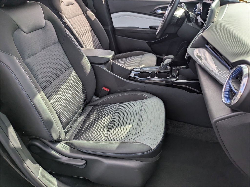 Thumbnail: 2025 Chevrolet Trax - 28