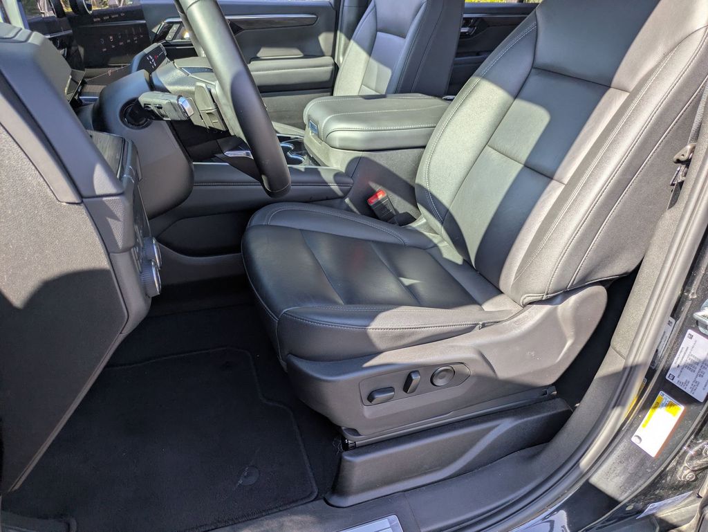 Thumbnail: 2025 Chevrolet Tahoe - 14