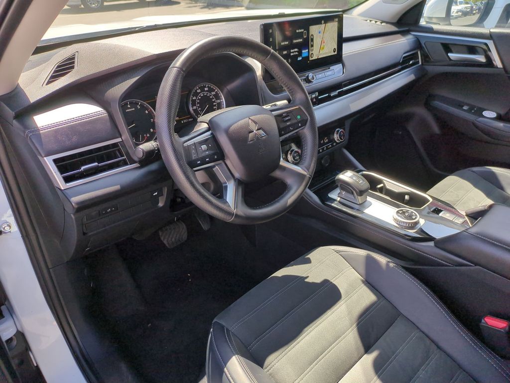 Thumbnail: 2025 Mitsubishi Outlander - 15