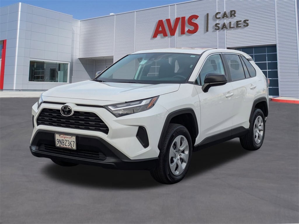 2024 Toyota RAV4 LE's photo