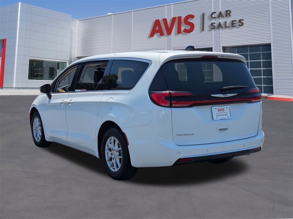 2023 Chrysler Pacifica Touring L 9