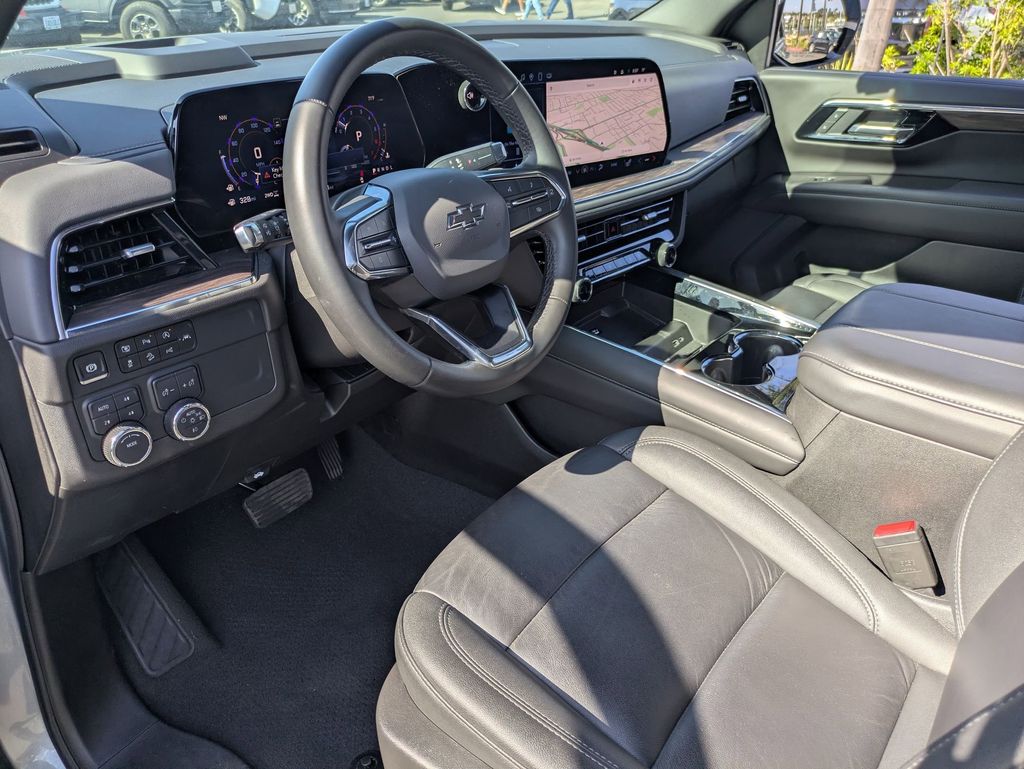 Thumbnail: 2025 Chevrolet Suburban - 17