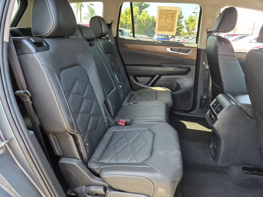 2025 Volkswagen Atlas SE w/Tech - Photo 30