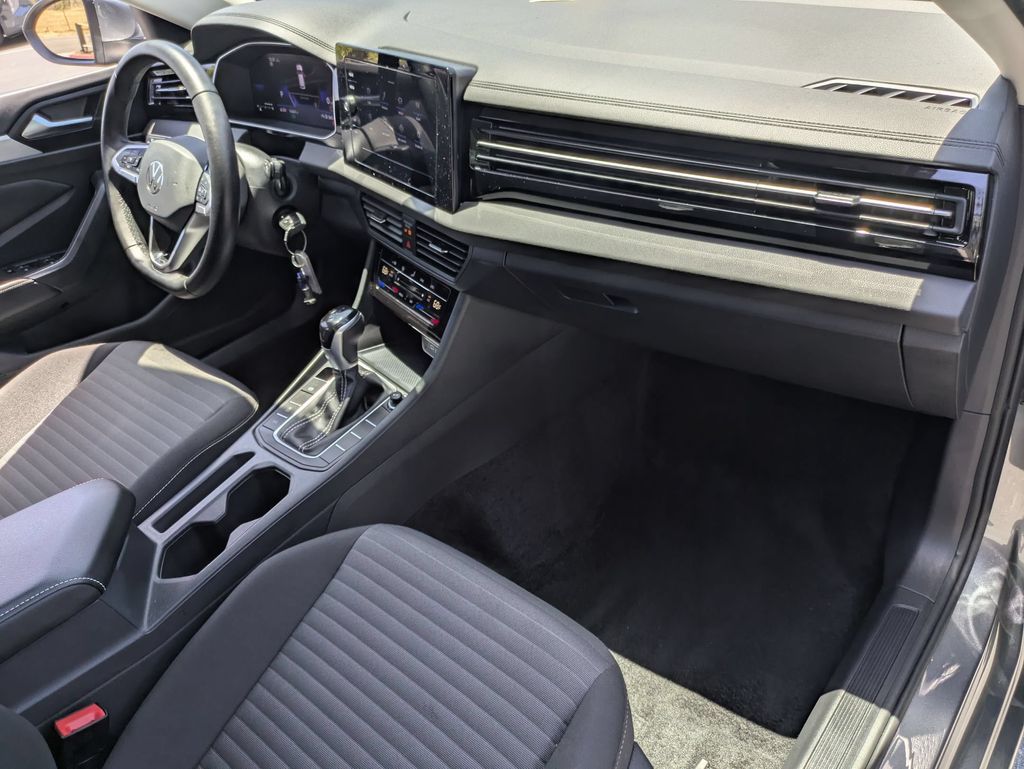 Thumbnail: 2025 Volkswagen Jetta - 28
