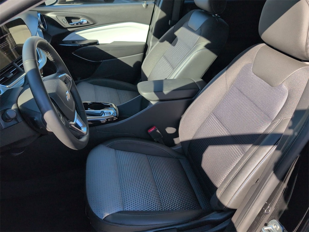 Thumbnail: 2025 Chevrolet Trax - 14