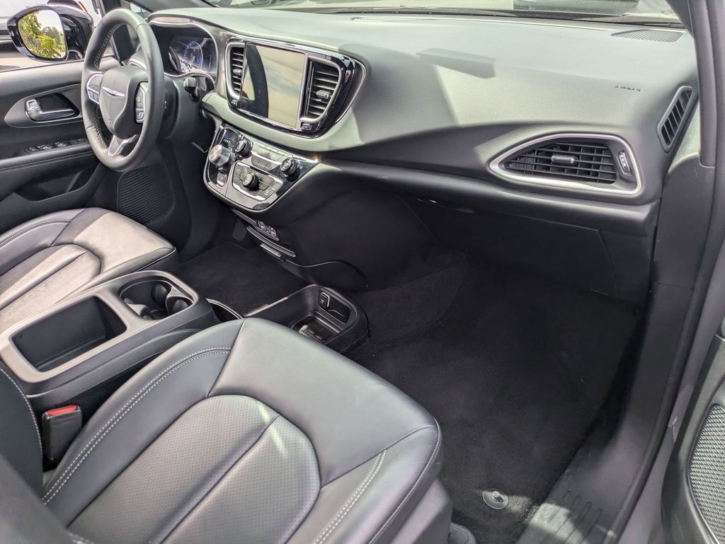 Thumbnail: 2025 Chrysler Pacifica - 32