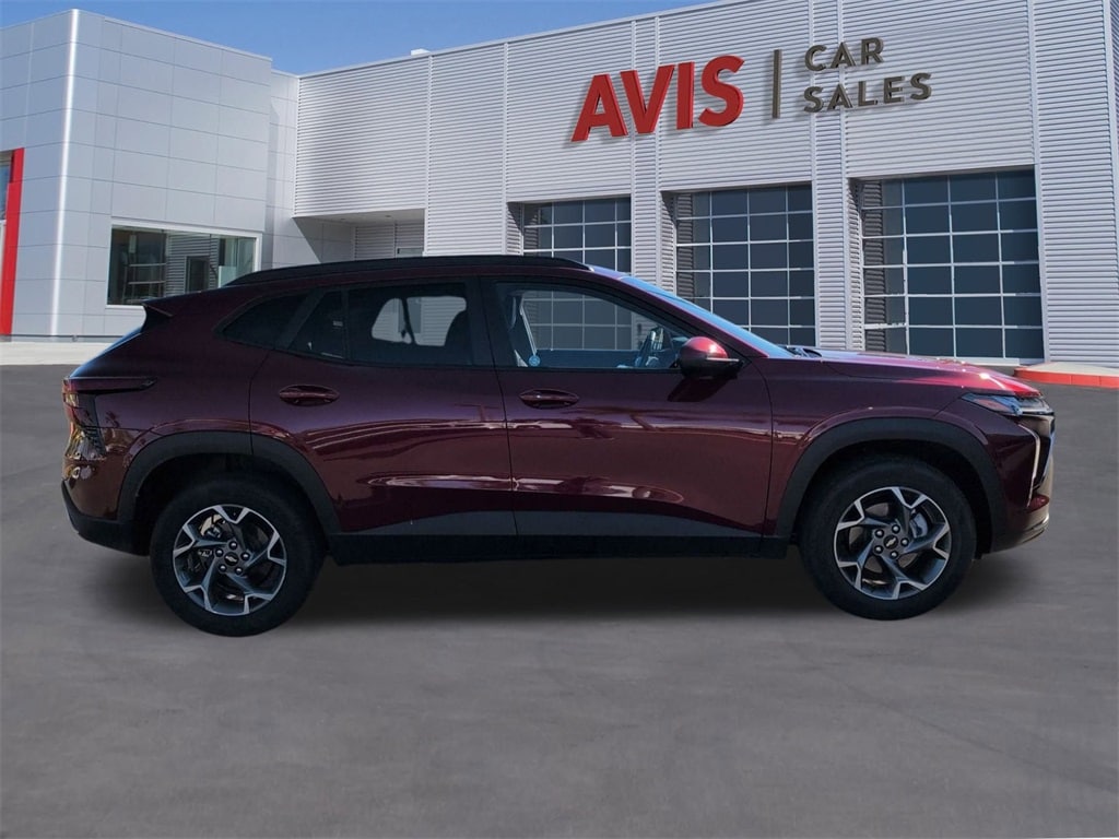 Thumbnail: 2025 Chevrolet Trax - 5