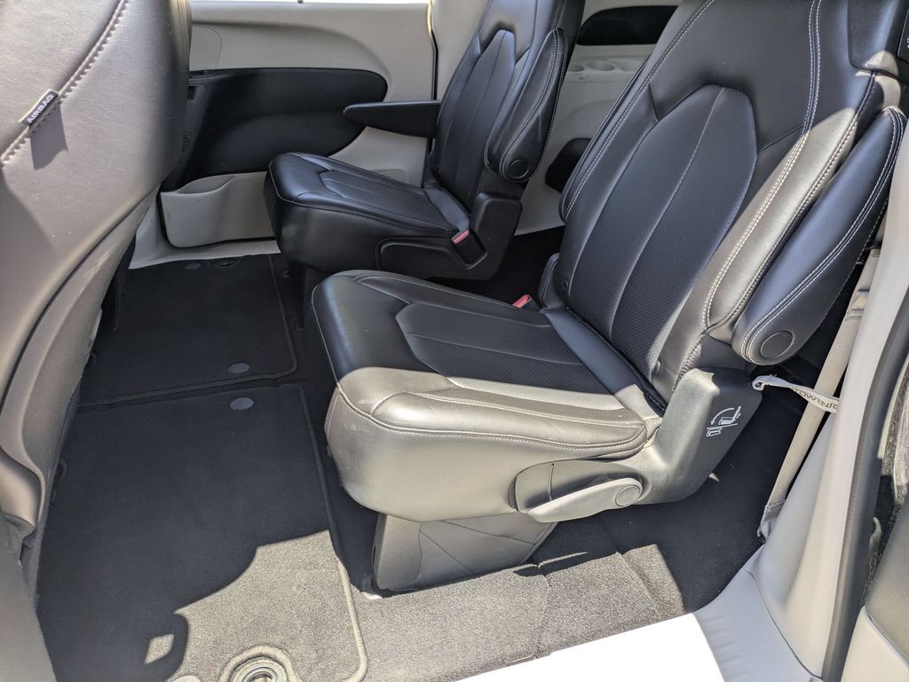 Thumbnail: 2023 Chrysler Pacifica - 27