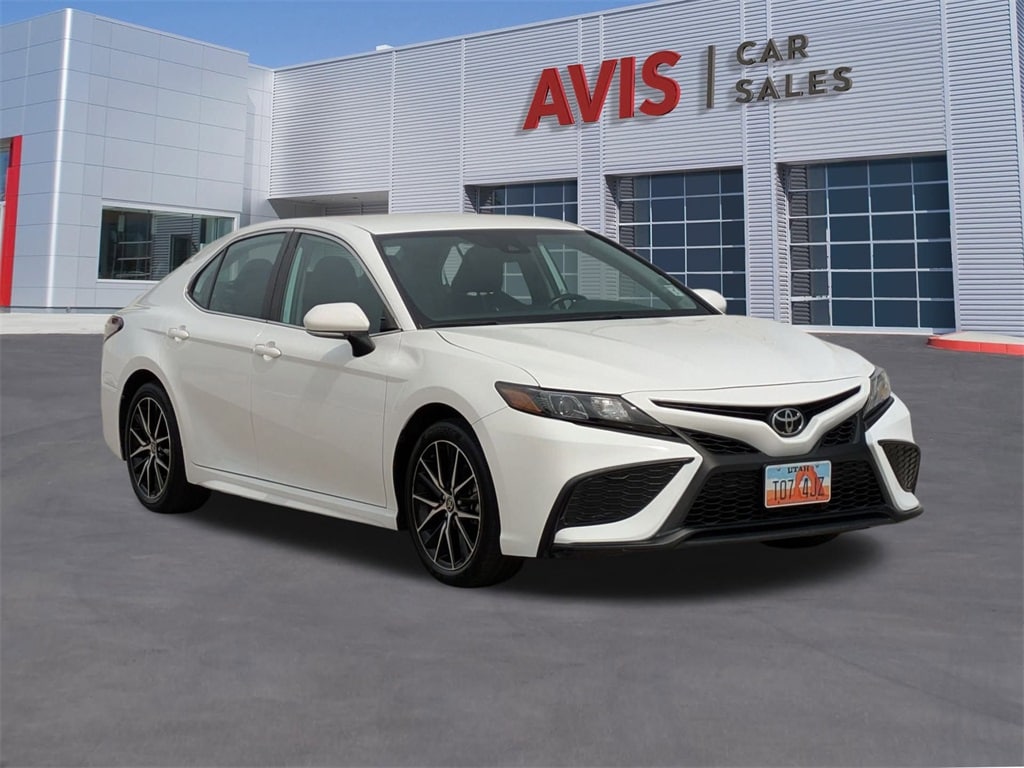 2023 Toyota Camry SE photo 3