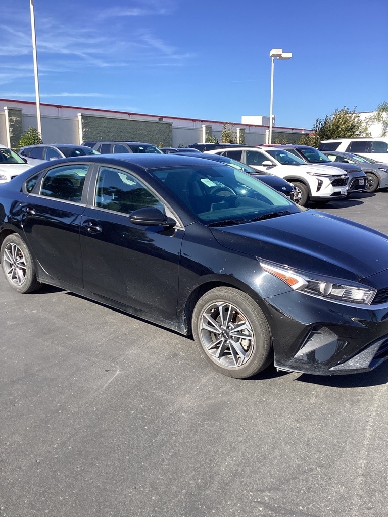 Thumbnail: 2024 Kia Forte - 3