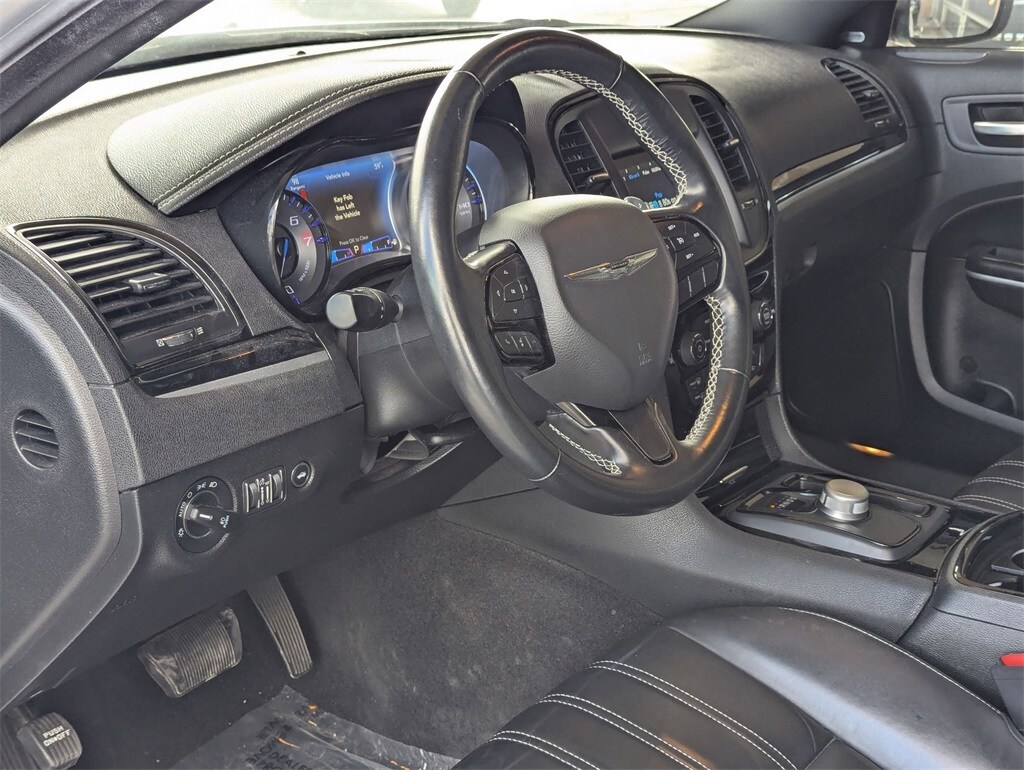 Thumbnail: 2022 Chrysler 300 - 15