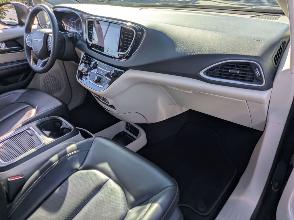 Thumbnail: 2023 Chrysler Pacifica - 30