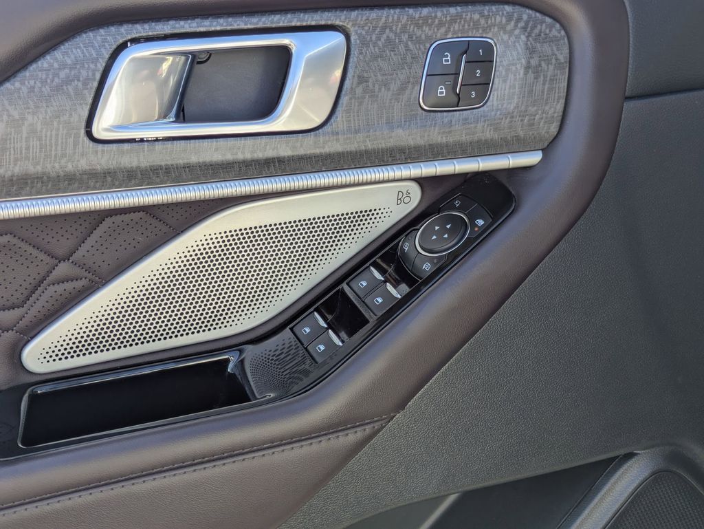 Thumbnail: 2025 Ford Explorer - 16