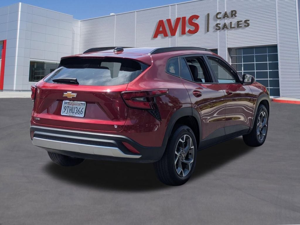 Thumbnail: 2025 Chevrolet Trax - 6