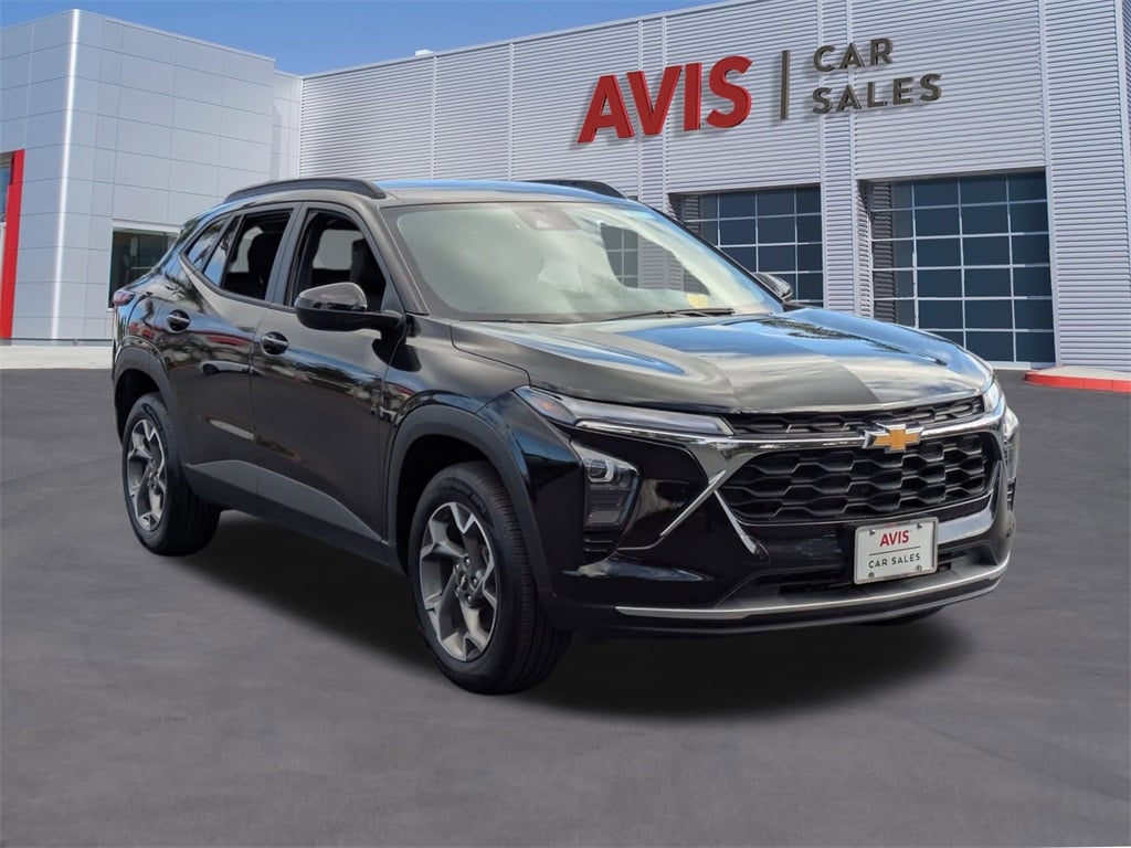 Thumbnail: 2025 Chevrolet Trax - 3