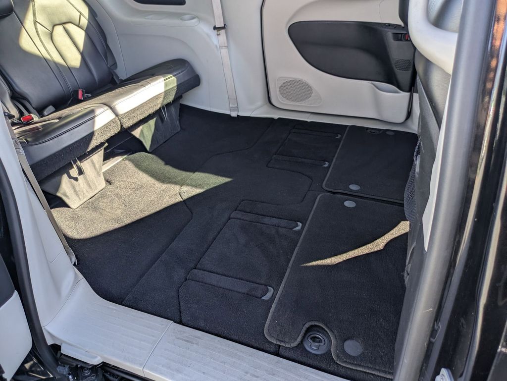 Thumbnail: 2023 Chrysler Pacifica - 28