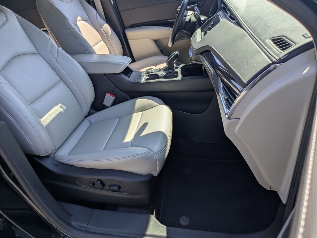 Thumbnail: 2023 Cadillac XT4 - 29