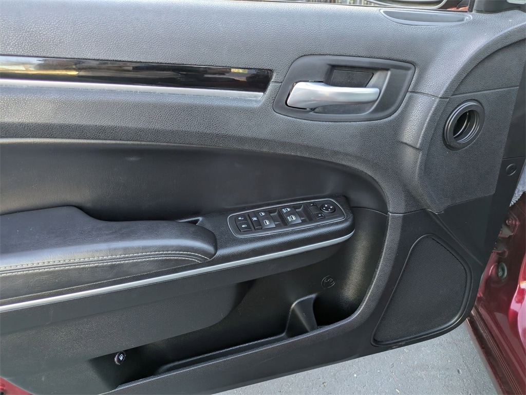 Thumbnail: 2023 Chrysler 300 - 15