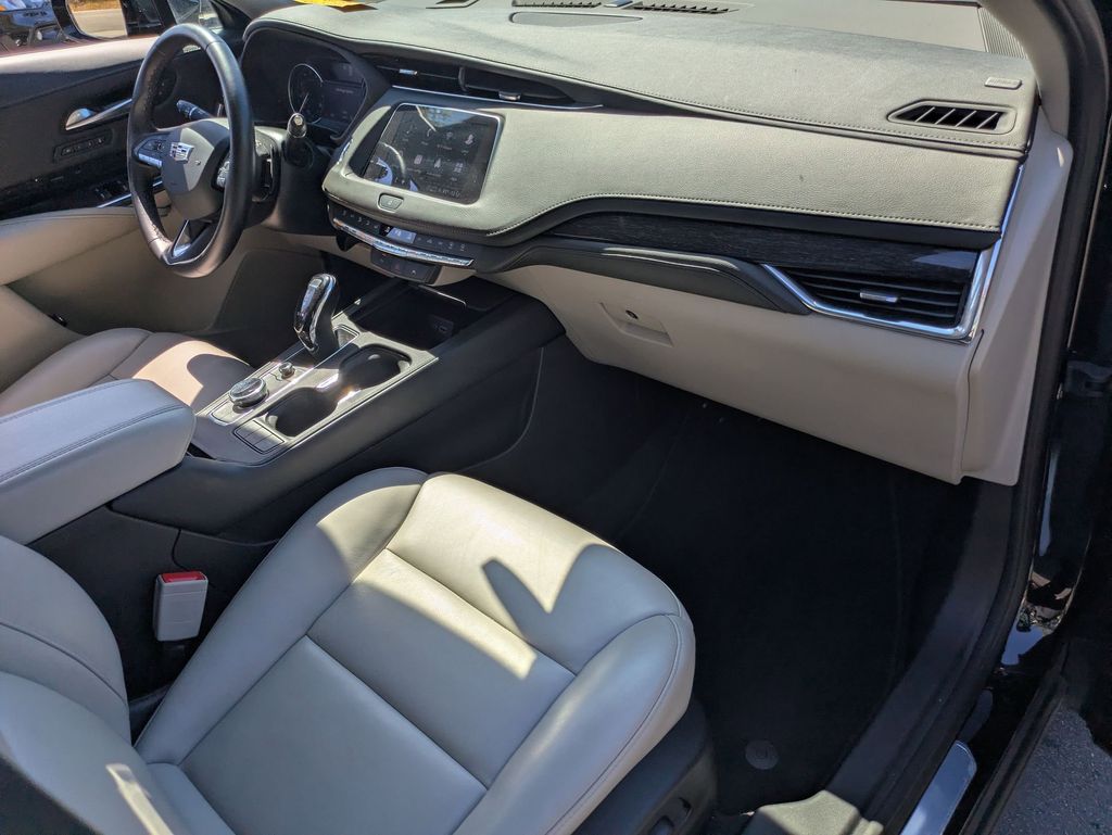 Thumbnail: 2023 Cadillac XT4 - 30