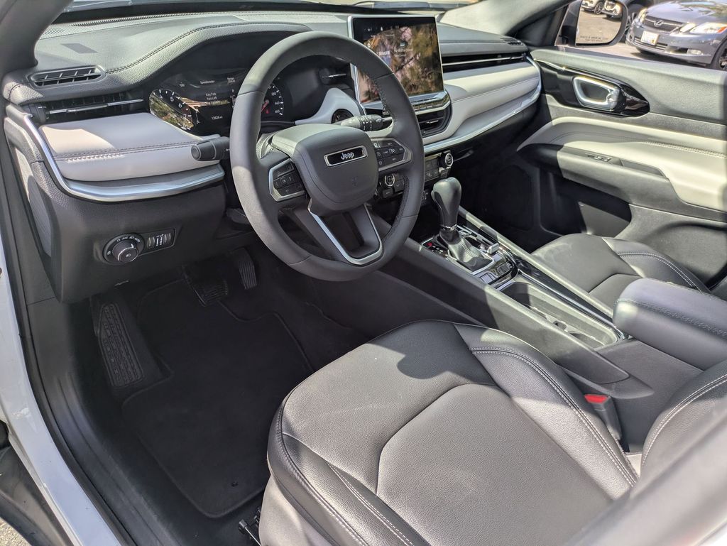 Thumbnail: 2025 Jeep Compass - 17