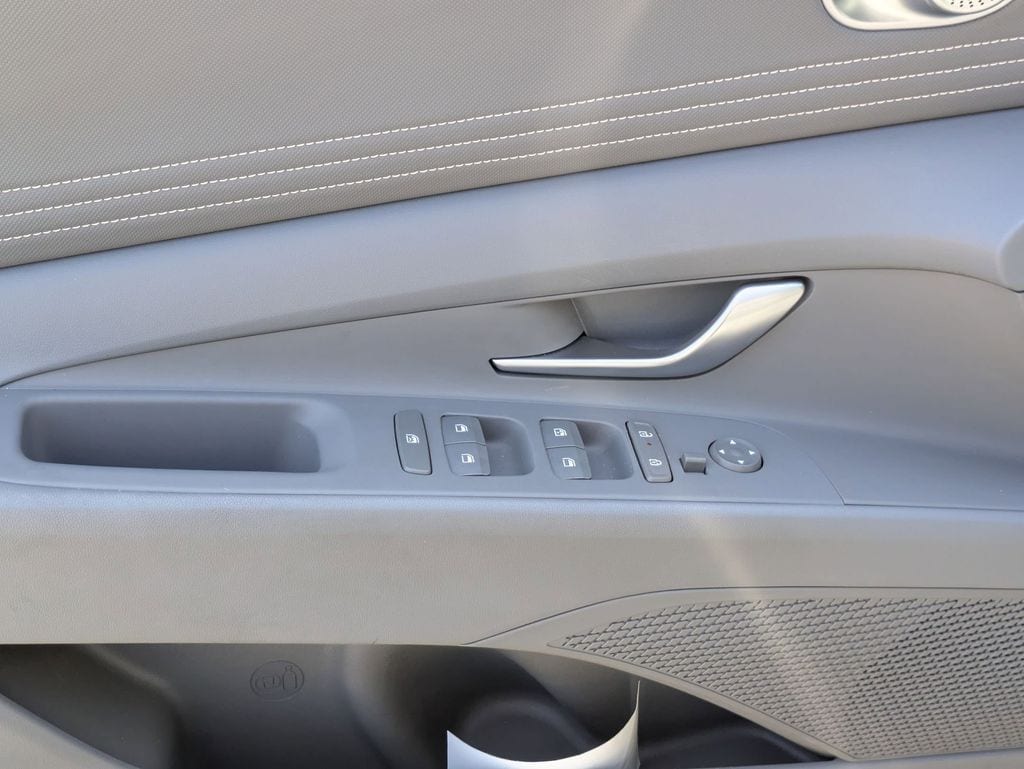 Thumbnail: 2025 Hyundai Elantra - 16