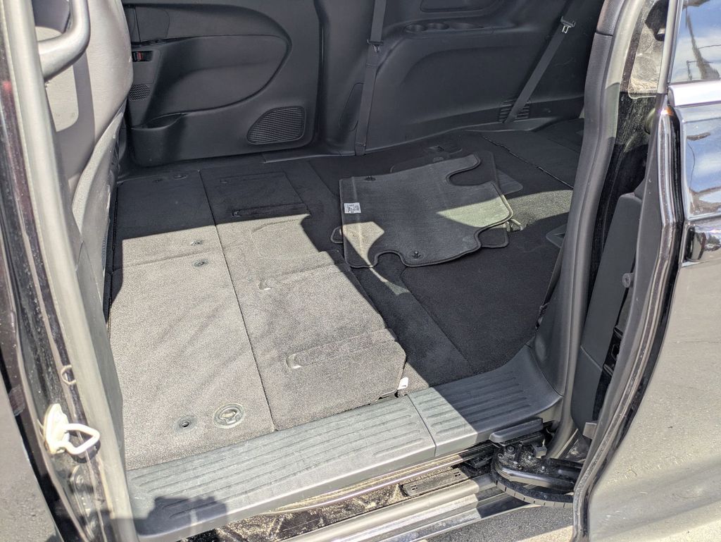 Thumbnail: 2025 Chrysler Pacifica - 25