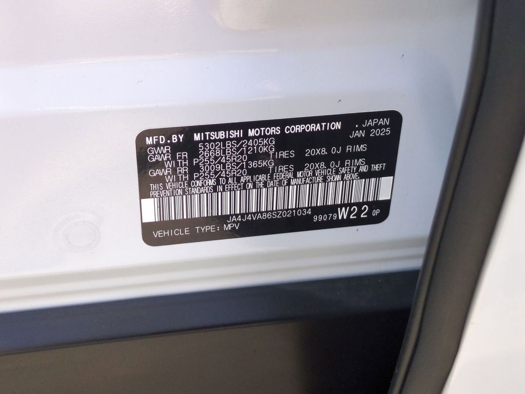 Thumbnail: 2025 Mitsubishi Outlander - 36