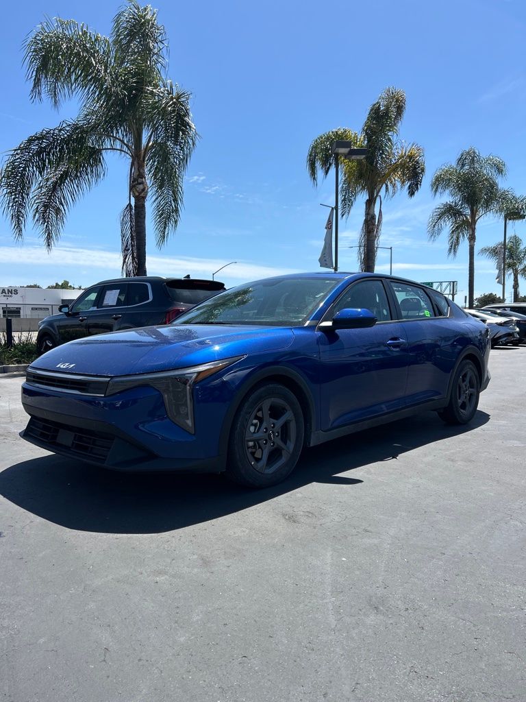 2025 Kia K4 LXS AT's photo