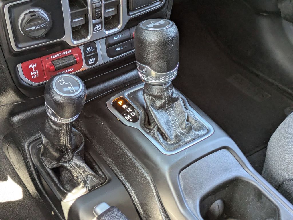 Thumbnail: 2025 Jeep Wrangler - 23