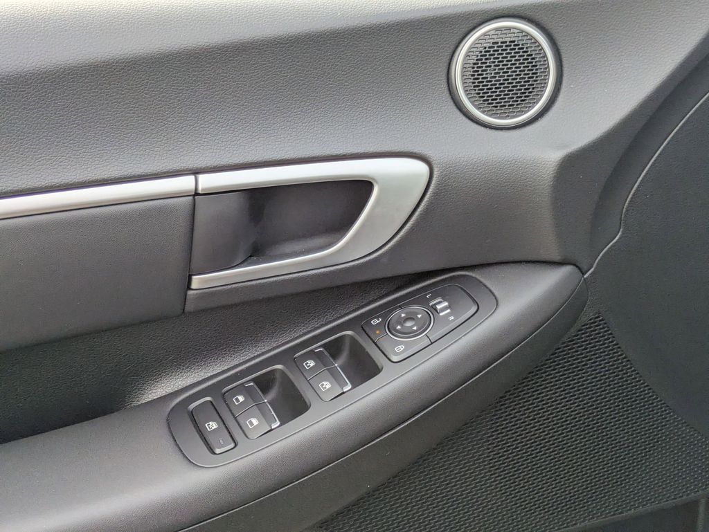 Thumbnail: 2025 Hyundai Sonata - 16