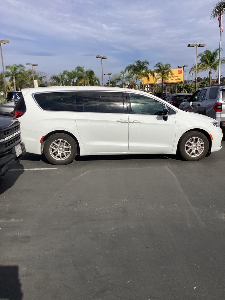 Thumbnail: 2025 Chrysler Pacifica - 2