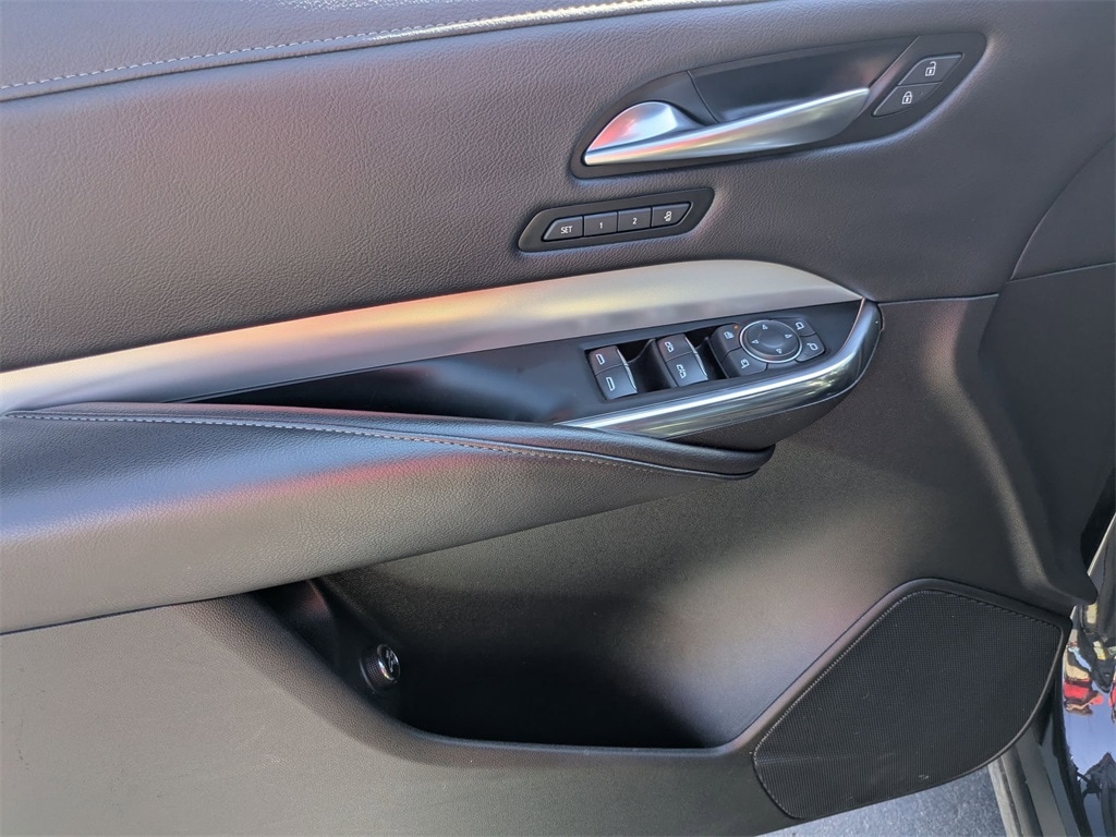 Thumbnail: 2023 Cadillac XT4 - 14