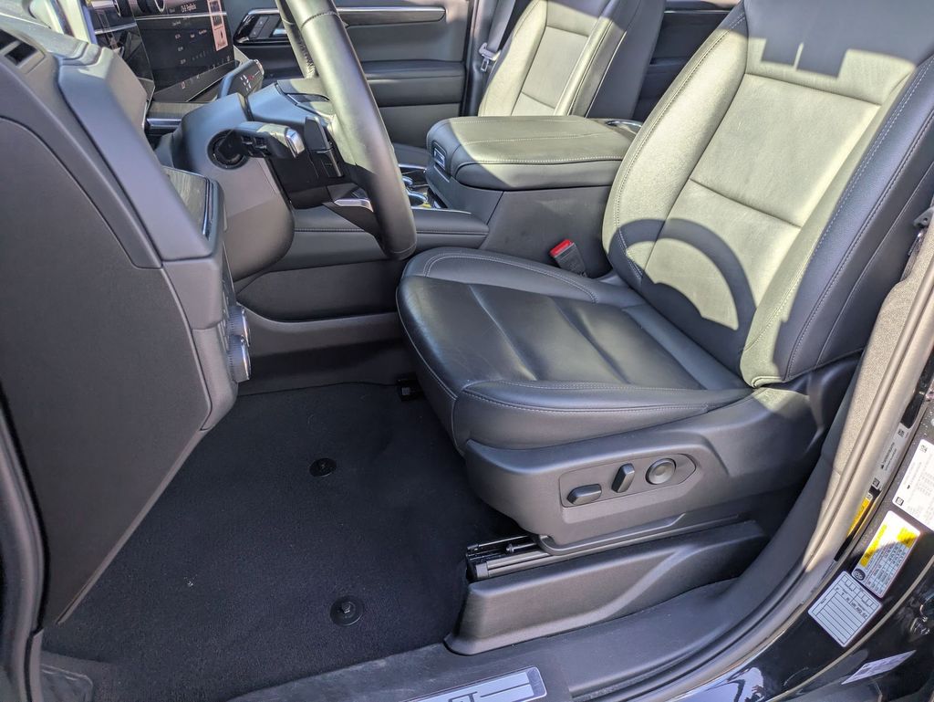 Thumbnail: 2025 Chevrolet Tahoe - 15