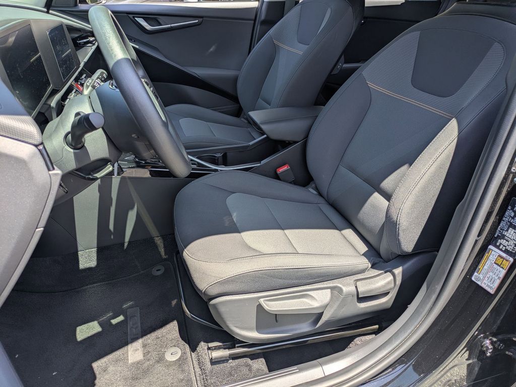 Thumbnail: 2025 Kia Niro - 14