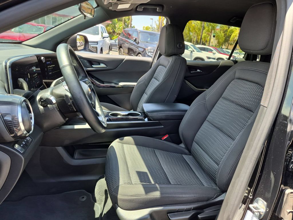 Thumbnail: 2025 Chevrolet Equinox - 25