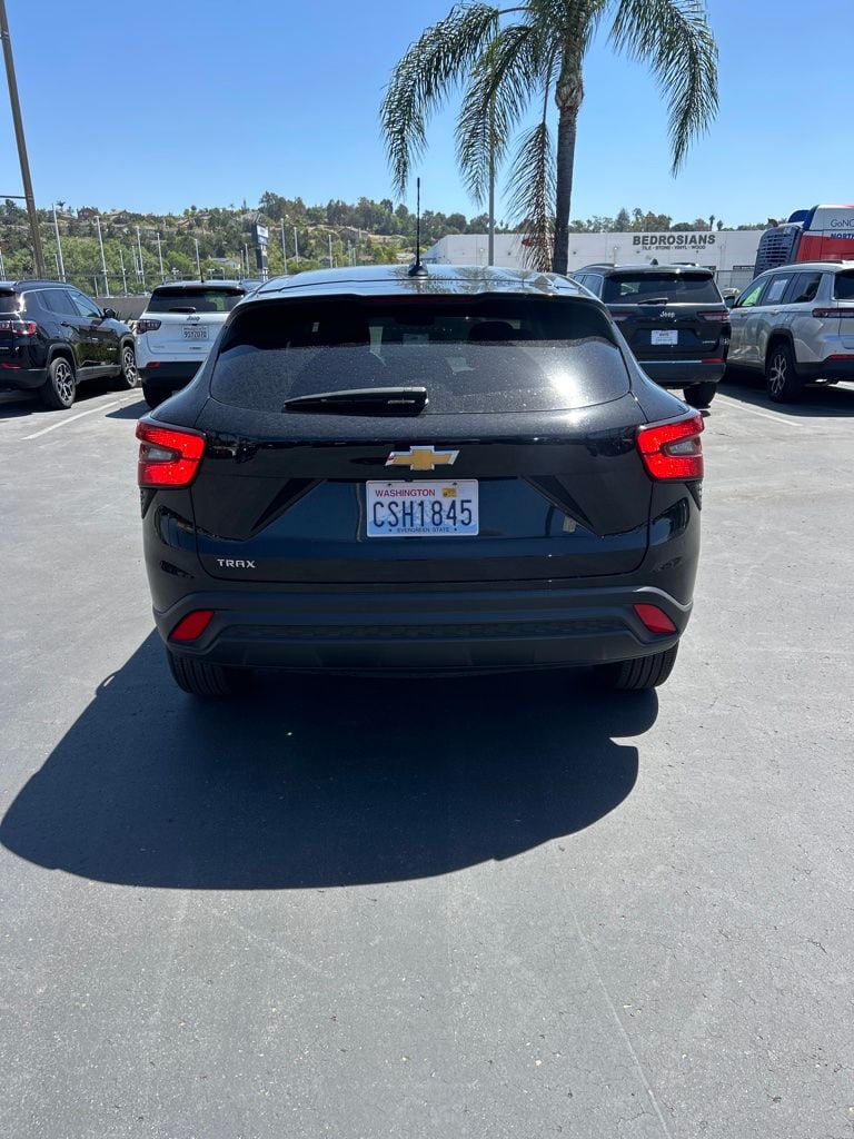Thumbnail: 2025 Chevrolet Trax - 9