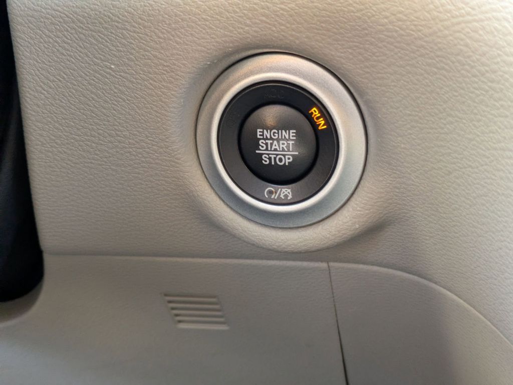 Thumbnail: 2023 Chrysler Pacifica - 24